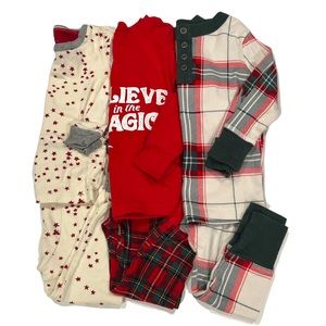 Lot of 2T holiday Jammies, Burts Bees, Hearth & Hand, Old Navy.